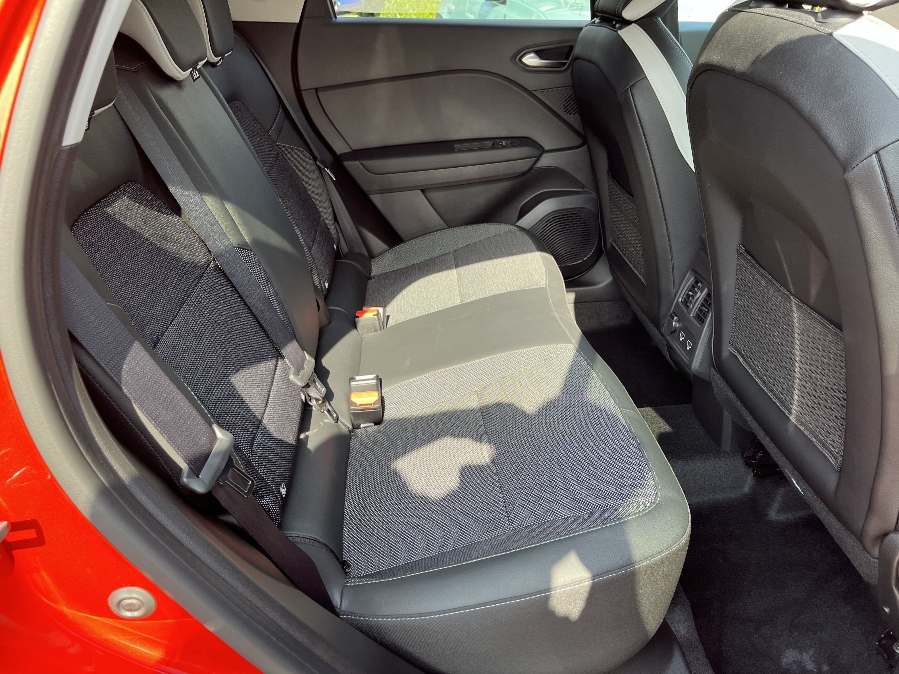 RENAULT Captur TECHNO TCe 140 EDC RENAULT Captur TECHNO TCe 140 EDC