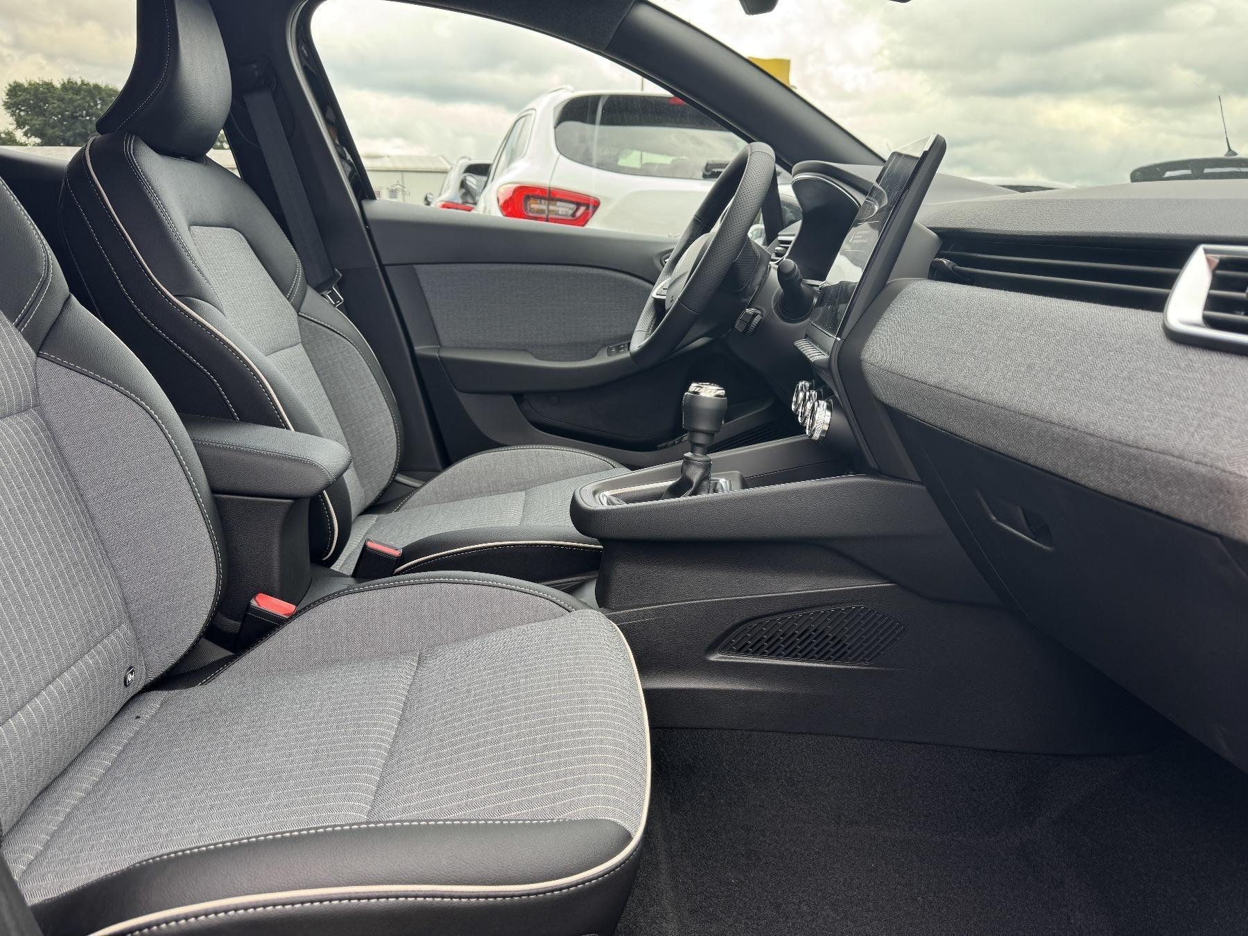 RENAULT Clio Techno TCe 90 RENAULT Clio Techno TCe 90