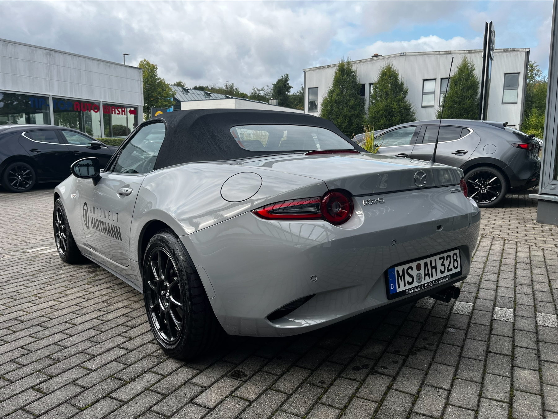 MAZDA MX-5 1.5L SKYACTIV-G 132 6MT RWD Homura MAZDA MX-5 1.5L SKYACTIV-G 132 6MT RWD Homura