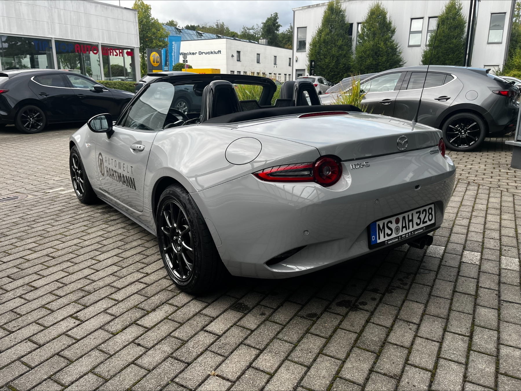 MAZDA MX-5 1.5L SKYACTIV-G 132 6MT RWD Homura MAZDA MX-5 1.5L SKYACTIV-G 132 6MT RWD Homura