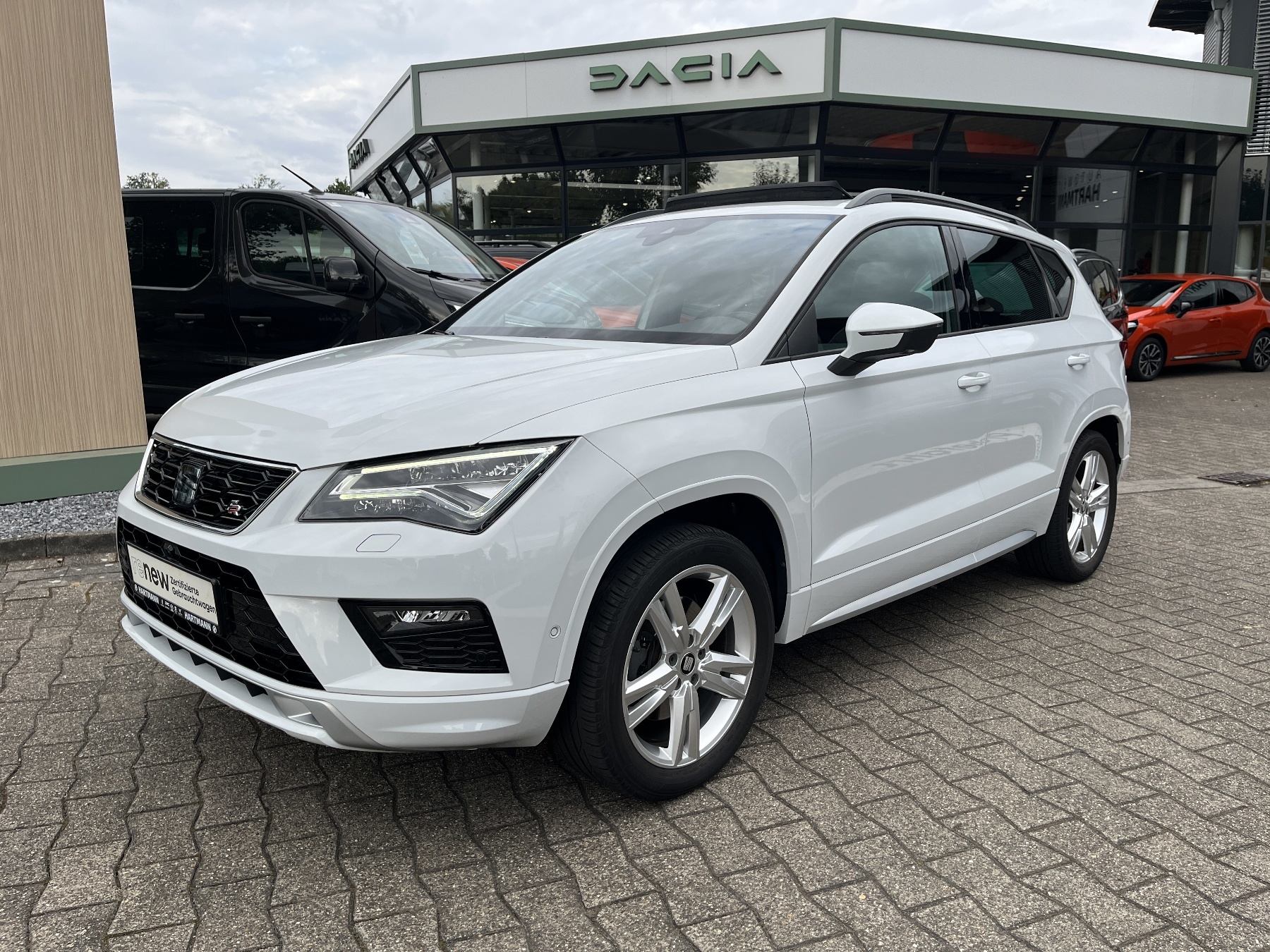 SEAT Ateca FR 4Drive 2,0Tsi 7-Gang-DSF Pano-Dach,360* SEAT Ateca FR 4Drive 2,0Tsi 7-Gang-DSF Pano-Dach,360*
