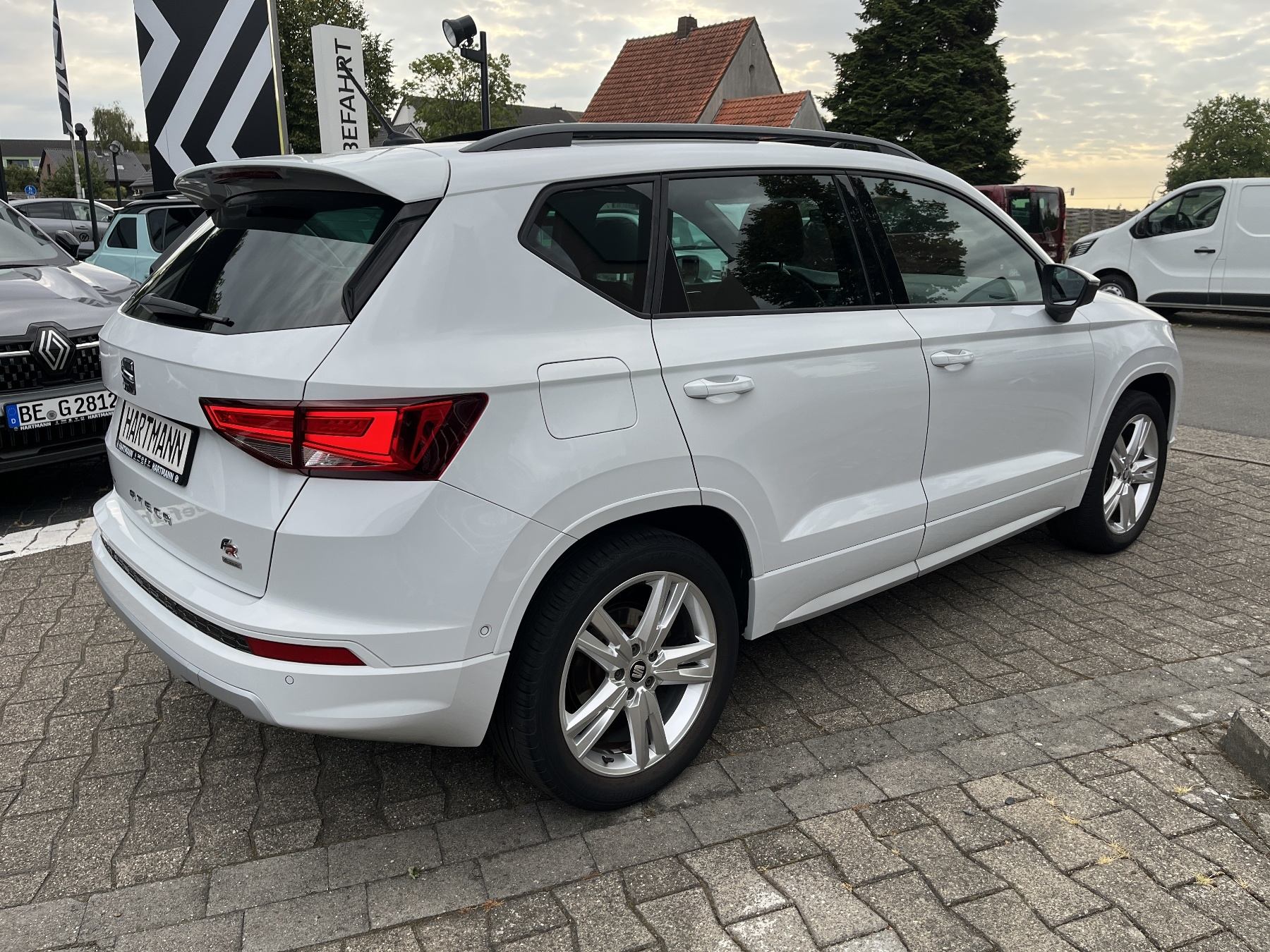 SEAT Ateca FR 4Drive 2,0Tsi 7-Gang-DSF Pano-Dach,360* SEAT Ateca FR 4Drive 2,0Tsi 7-Gang-DSF Pano-Dach,360*