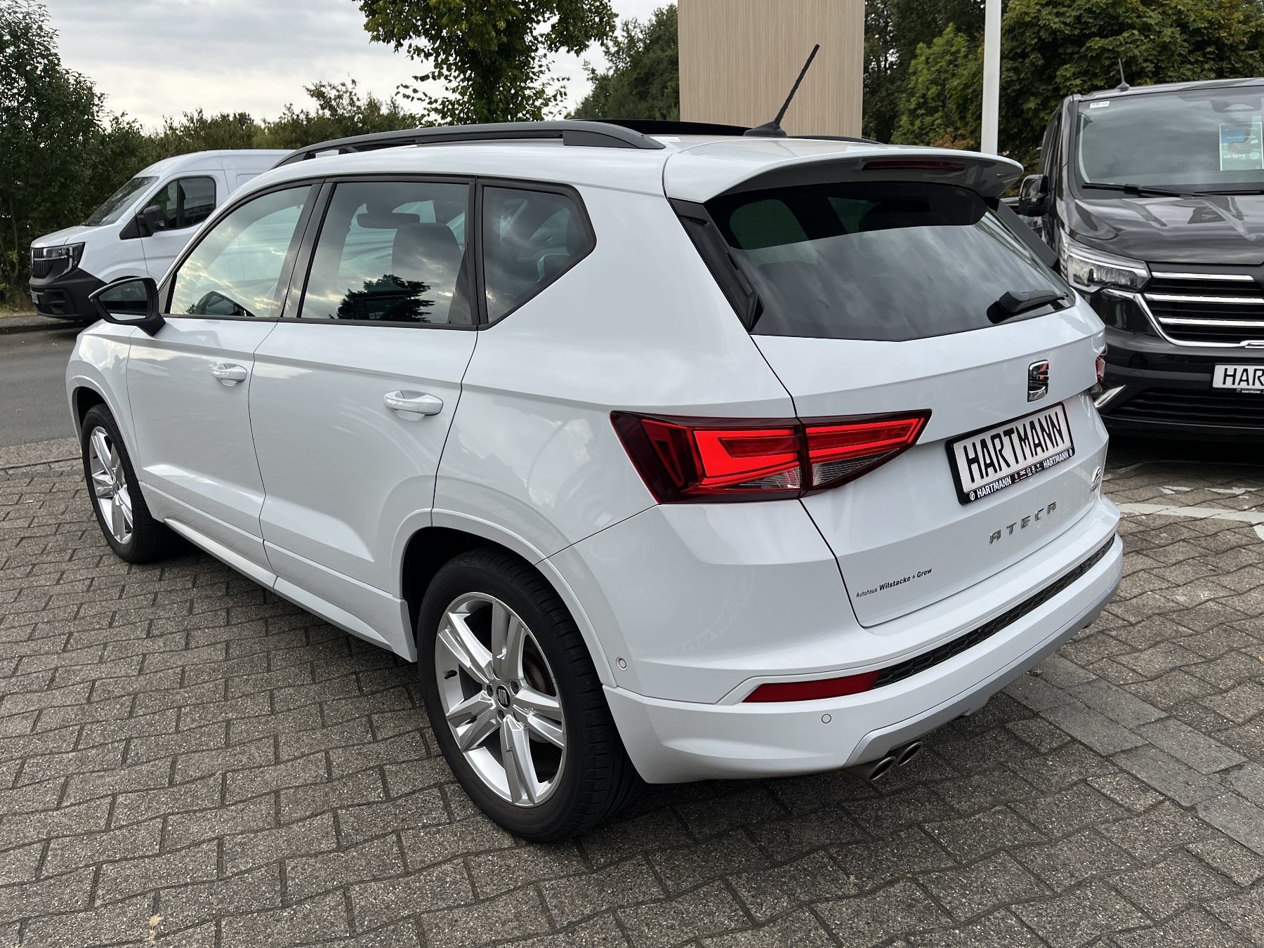 SEAT Ateca FR 4Drive 2,0Tsi 7-Gang-DSF Pano-Dach,360* SEAT Ateca FR 4Drive 2,0Tsi 7-Gang-DSF Pano-Dach,360*