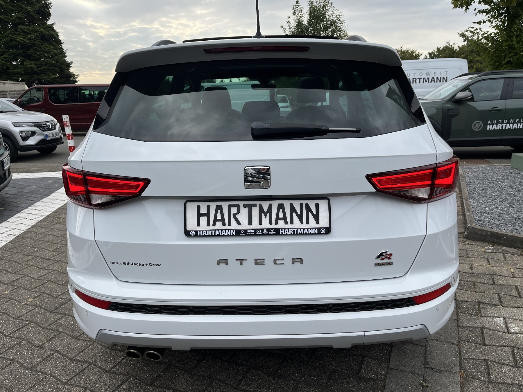 SEAT Ateca FR 4Drive 2,0Tsi 7-Gang-DSF Pano-Dach,360* SEAT Ateca FR 4Drive 2,0Tsi 7-Gang-DSF Pano-Dach,360*