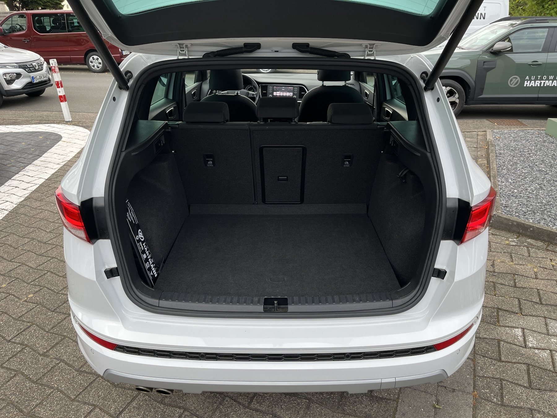 SEAT Ateca FR 4Drive 2,0Tsi 7-Gang-DSF Pano-Dach,360* SEAT Ateca FR 4Drive 2,0Tsi 7-Gang-DSF Pano-Dach,360*