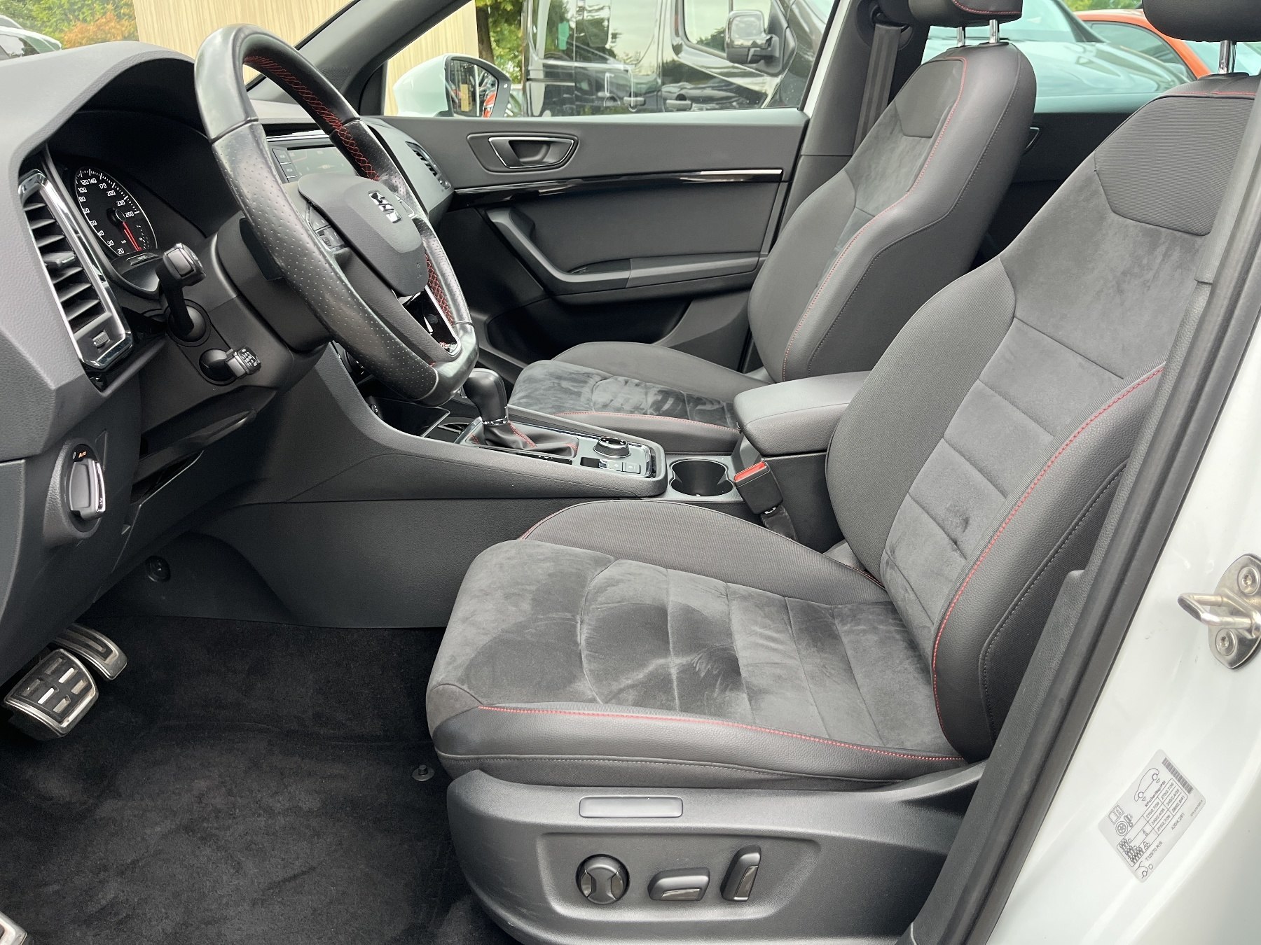 SEAT Ateca FR 4Drive 2,0Tsi 7-Gang-DSF Pano-Dach,360* SEAT Ateca FR 4Drive 2,0Tsi 7-Gang-DSF Pano-Dach,360*