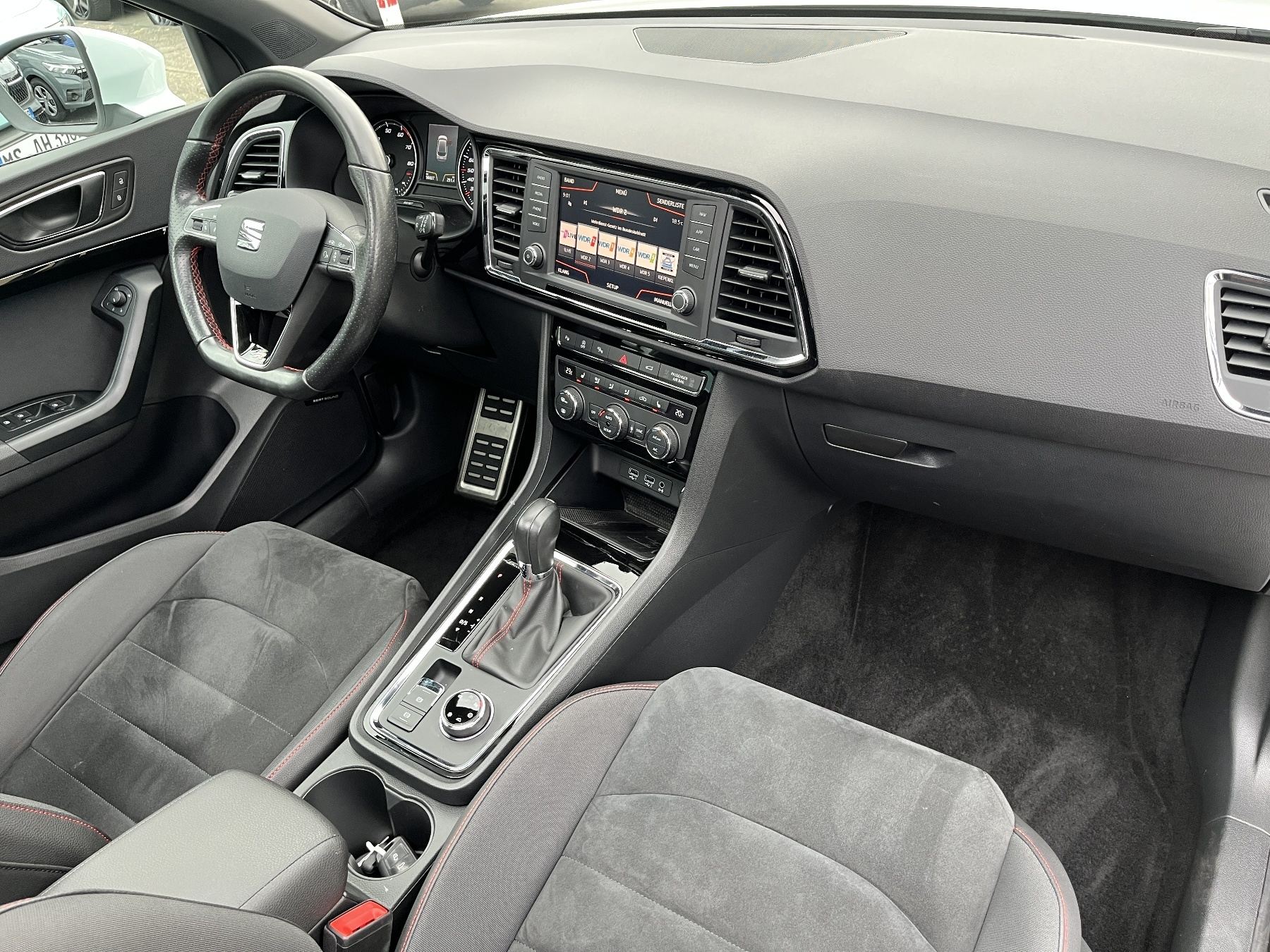 SEAT Ateca FR 4Drive 2,0Tsi 7-Gang-DSF Pano-Dach,360* SEAT Ateca FR 4Drive 2,0Tsi 7-Gang-DSF Pano-Dach,360*