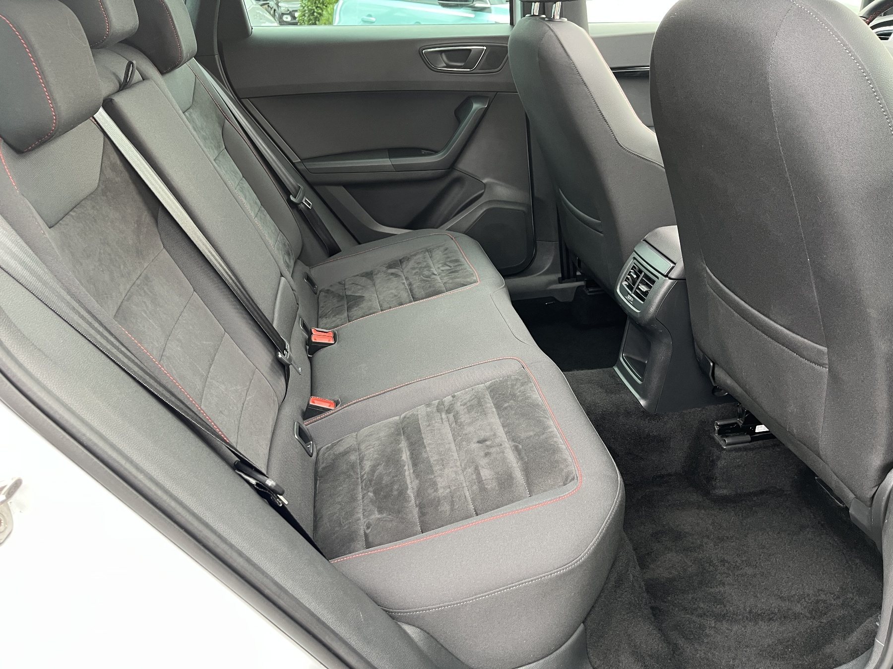 SEAT Ateca FR 4Drive 2,0Tsi 7-Gang-DSF Pano-Dach,360* SEAT Ateca FR 4Drive 2,0Tsi 7-Gang-DSF Pano-Dach,360*