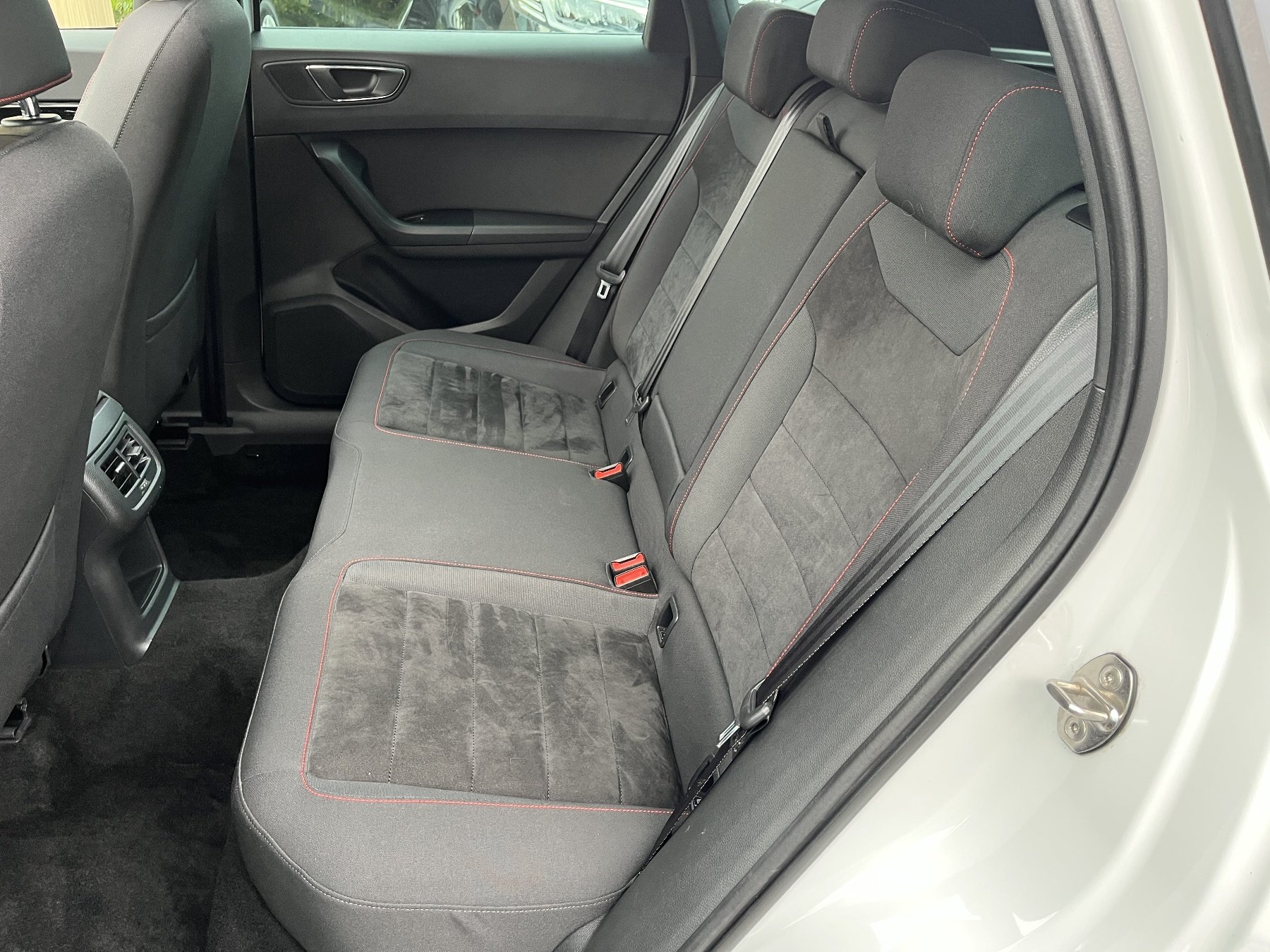 SEAT Ateca FR 4Drive 2,0Tsi 7-Gang-DSF Pano-Dach,360* SEAT Ateca FR 4Drive 2,0Tsi 7-Gang-DSF Pano-Dach,360*