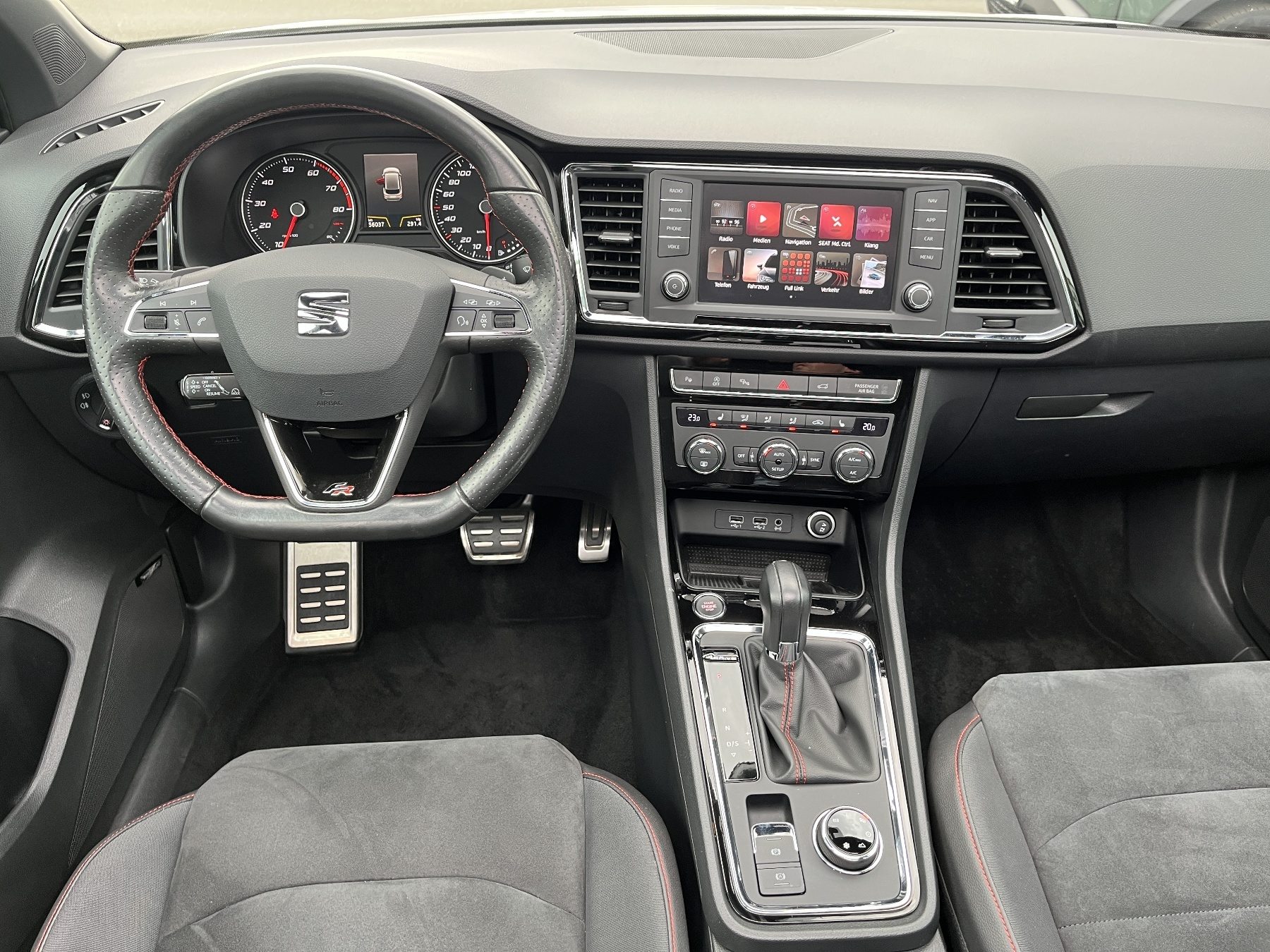 SEAT Ateca FR 4Drive 2,0Tsi 7-Gang-DSF Pano-Dach,360* SEAT Ateca FR 4Drive 2,0Tsi 7-Gang-DSF Pano-Dach,360*