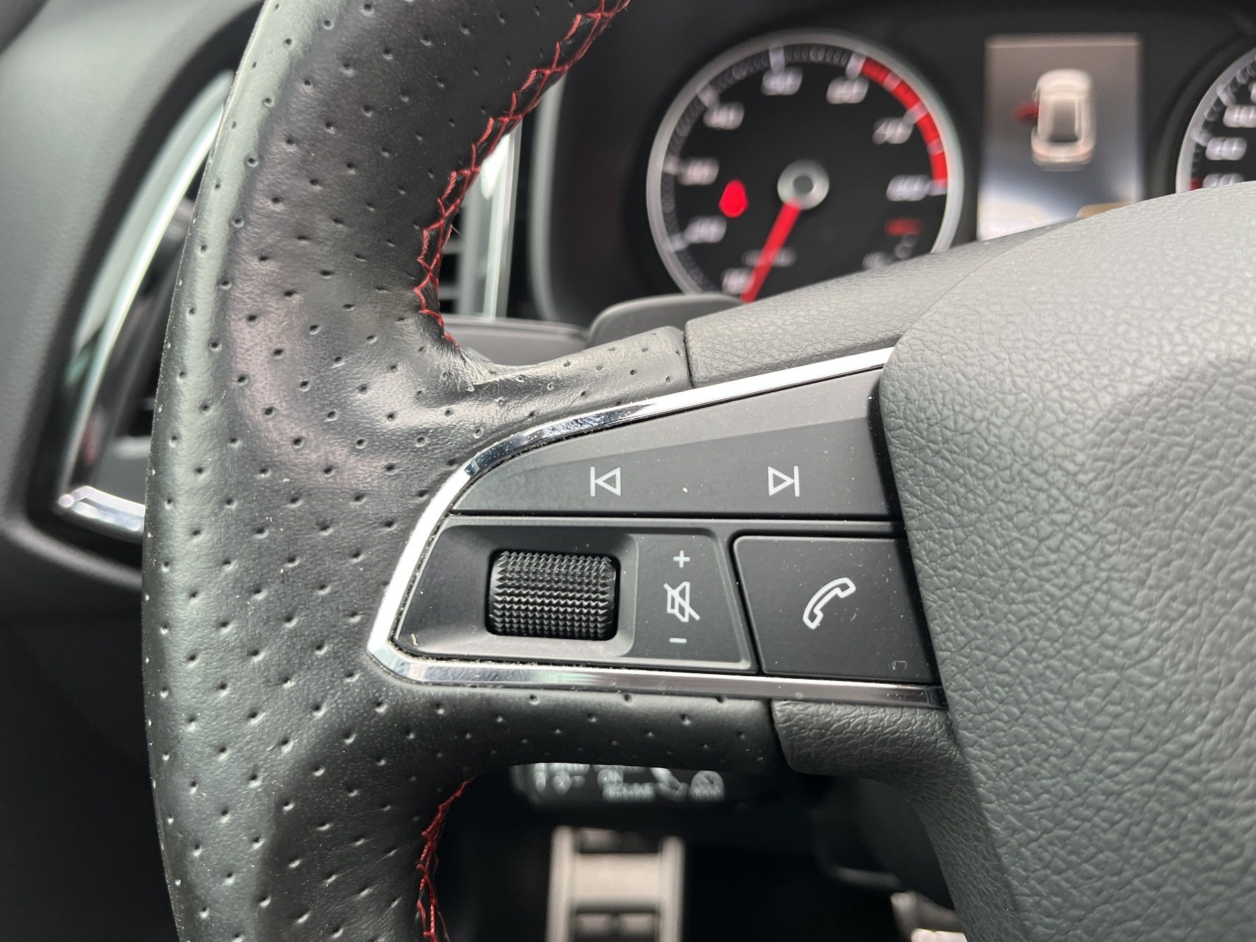 SEAT Ateca FR 4Drive 2,0Tsi 7-Gang-DSF Pano-Dach,360* SEAT Ateca FR 4Drive 2,0Tsi 7-Gang-DSF Pano-Dach,360*