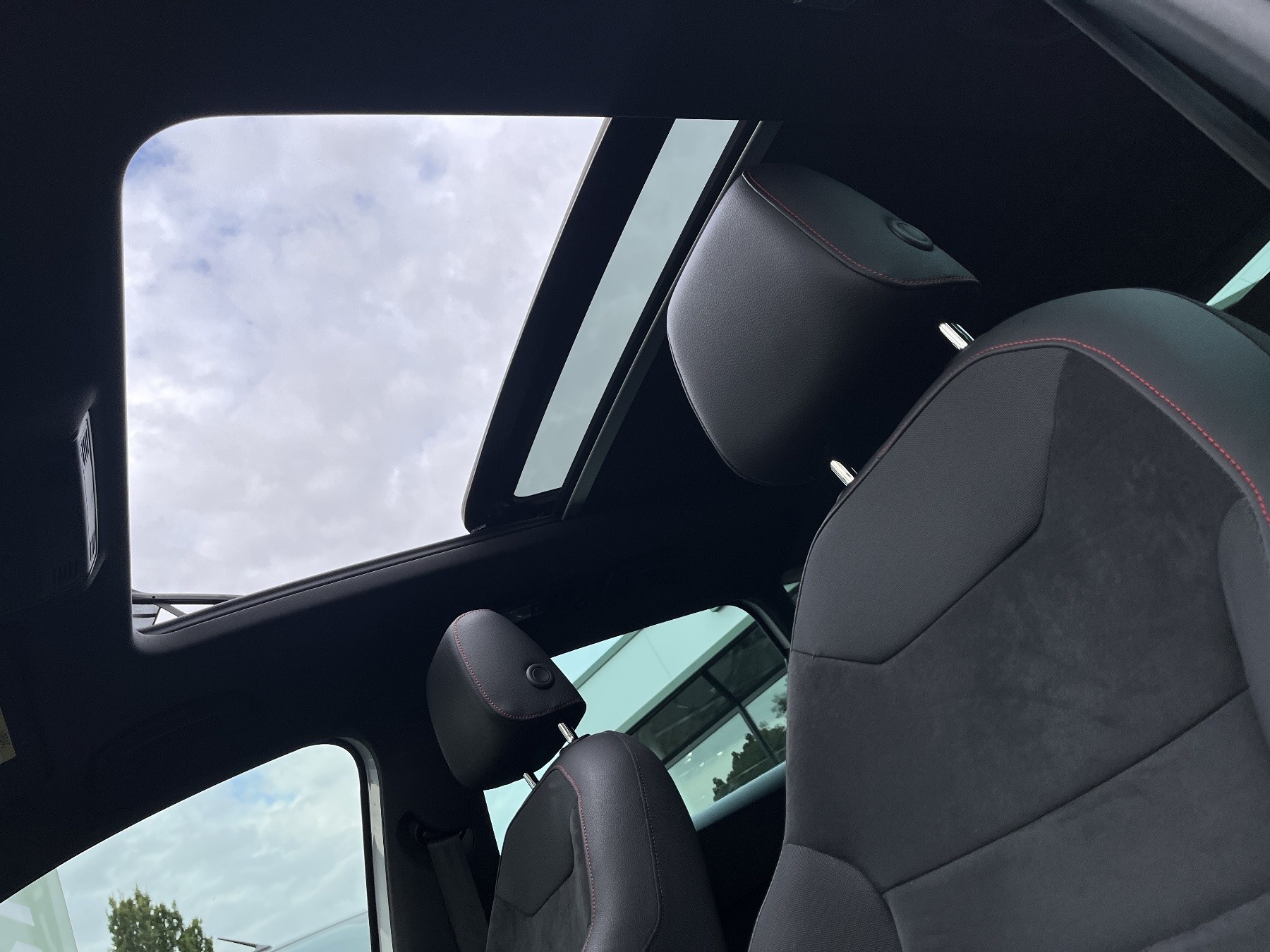 SEAT Ateca FR 4Drive 2,0Tsi 7-Gang-DSF Pano-Dach,360* SEAT Ateca FR 4Drive 2,0Tsi 7-Gang-DSF Pano-Dach,360*