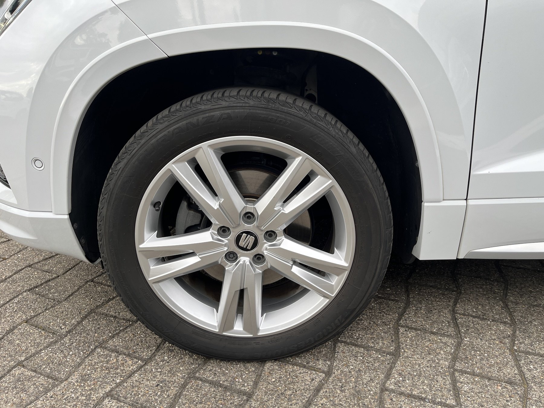 SEAT Ateca FR 4Drive 2,0Tsi 7-Gang-DSF Pano-Dach,360* SEAT Ateca FR 4Drive 2,0Tsi 7-Gang-DSF Pano-Dach,360*