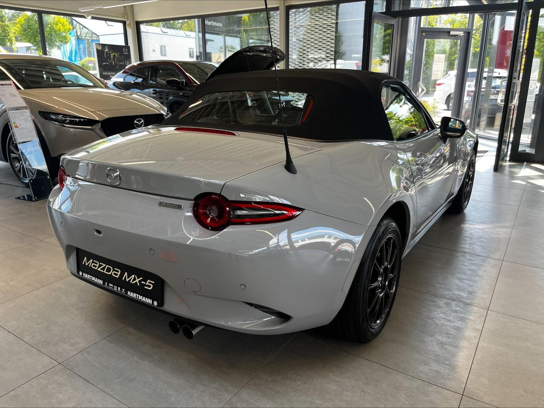 MAZDA MX-5 1.5L SKYACTIV-G 132 6MT RWD Homura MAZDA MX-5 1.5L SKYACTIV-G 132 6MT RWD Homura