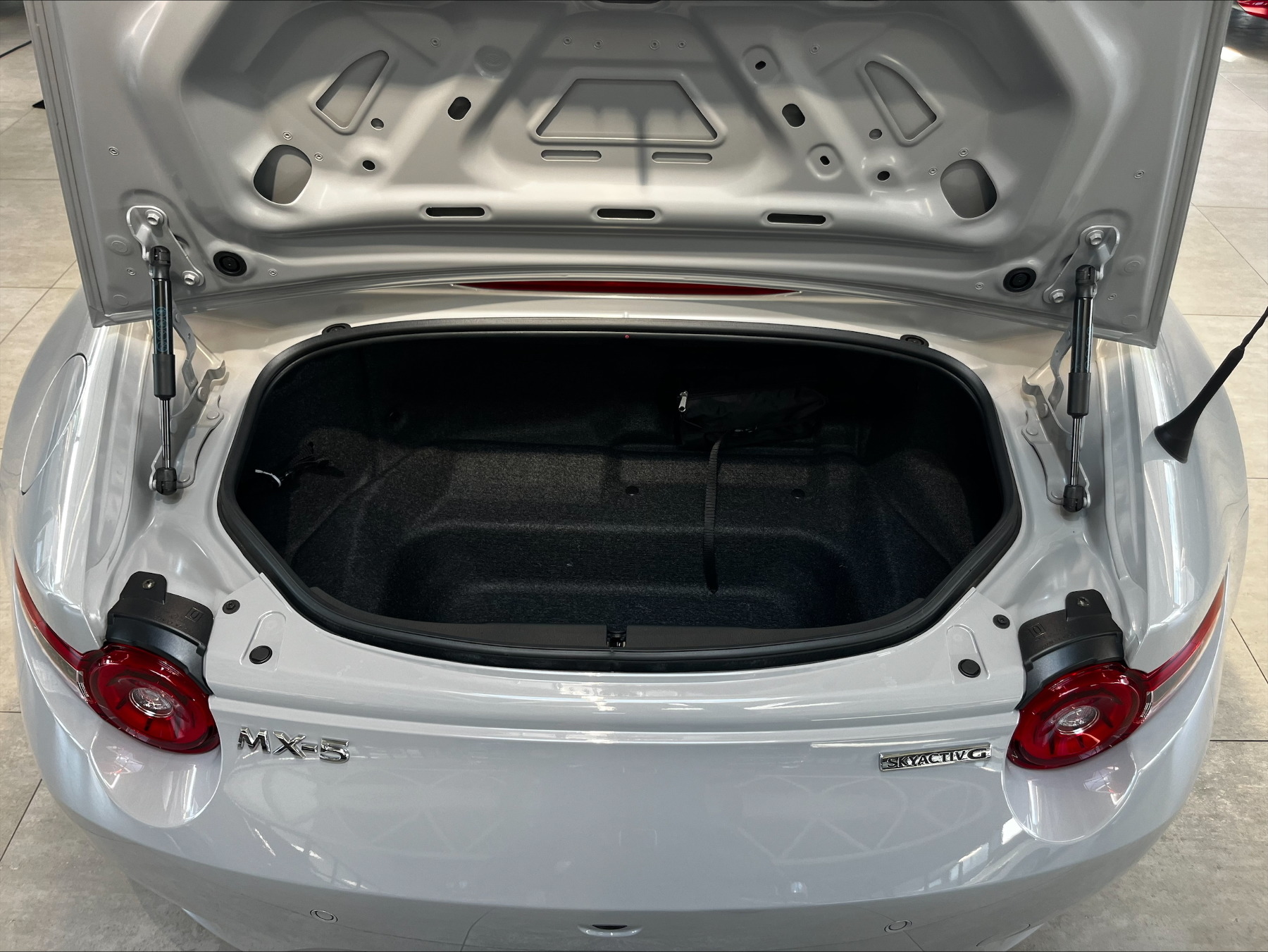 MAZDA MX-5 1.5L SKYACTIV-G 132 6MT RWD Homura MAZDA MX-5 1.5L SKYACTIV-G 132 6MT RWD Homura