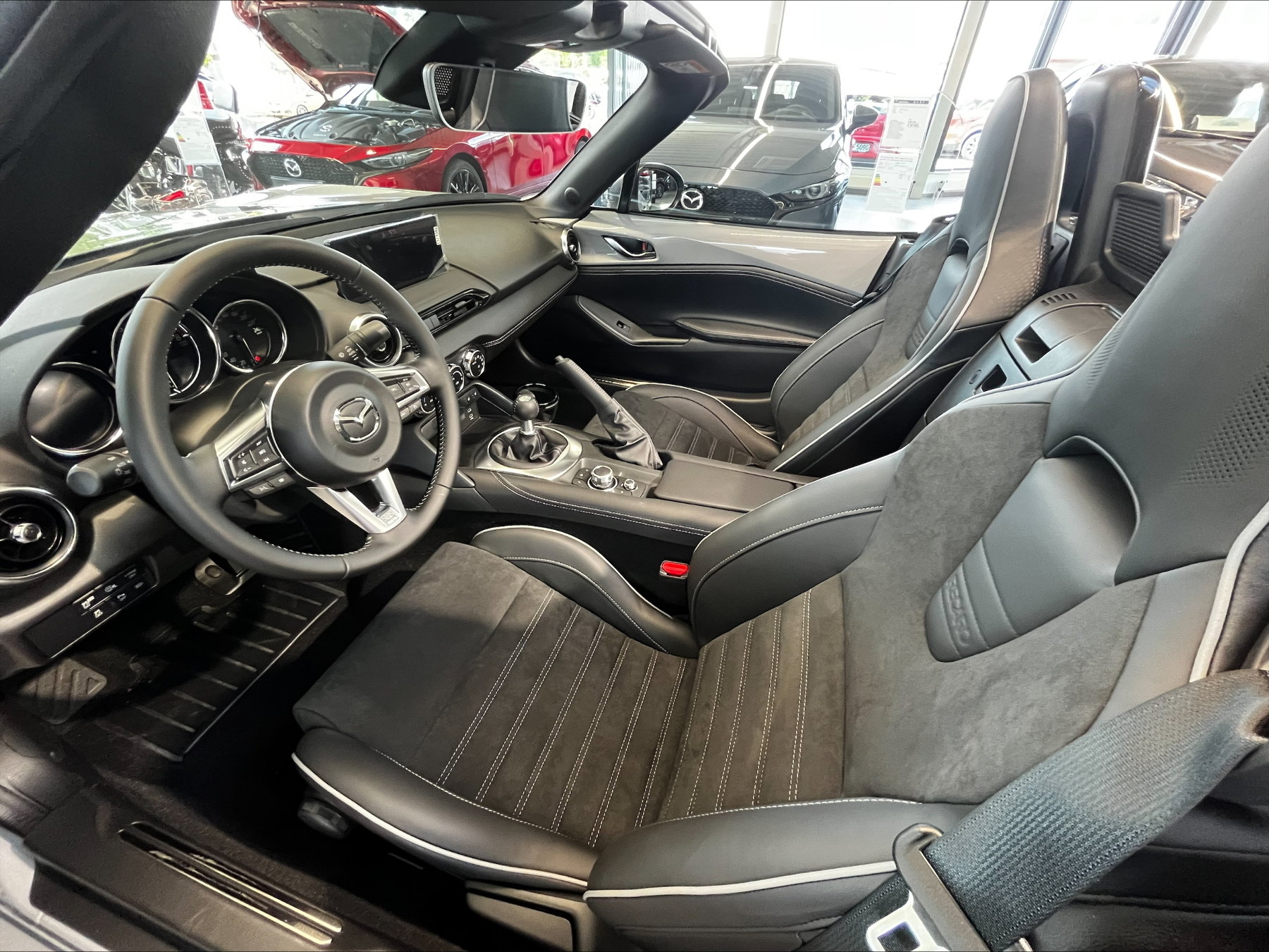 MAZDA MX-5 1.5L SKYACTIV-G 132 6MT RWD Homura MAZDA MX-5 1.5L SKYACTIV-G 132 6MT RWD Homura