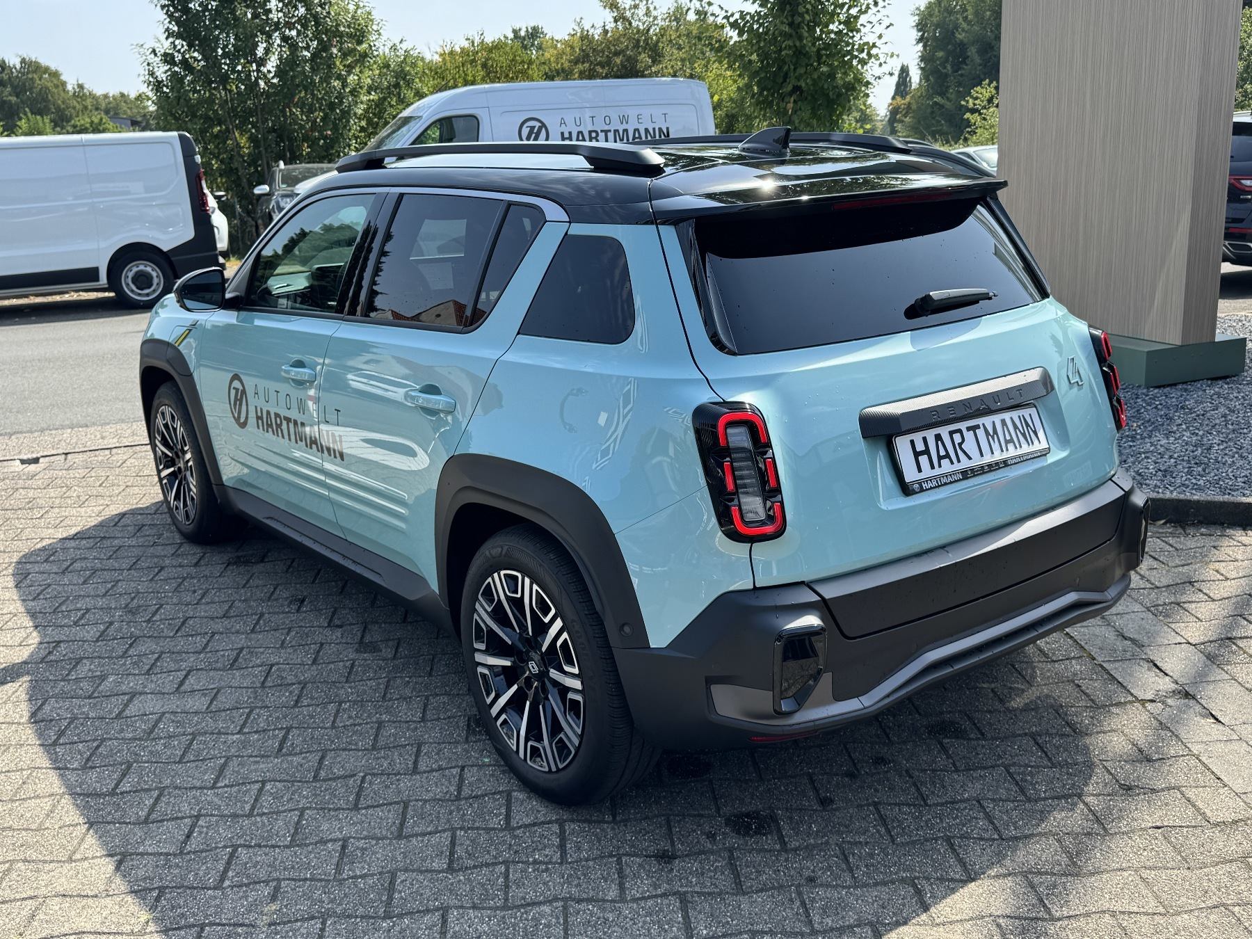 RENAULT R 4 E-Tech Iconic 150 Comfort Range RENAULT R 4 E-Tech Iconic 150 Comfort Range